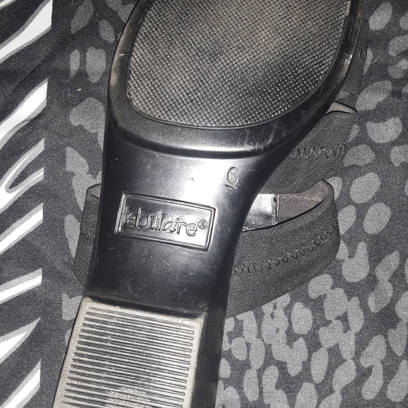 FABULAIRE BLACK STRAP SANDALS - Picture 4 of 6